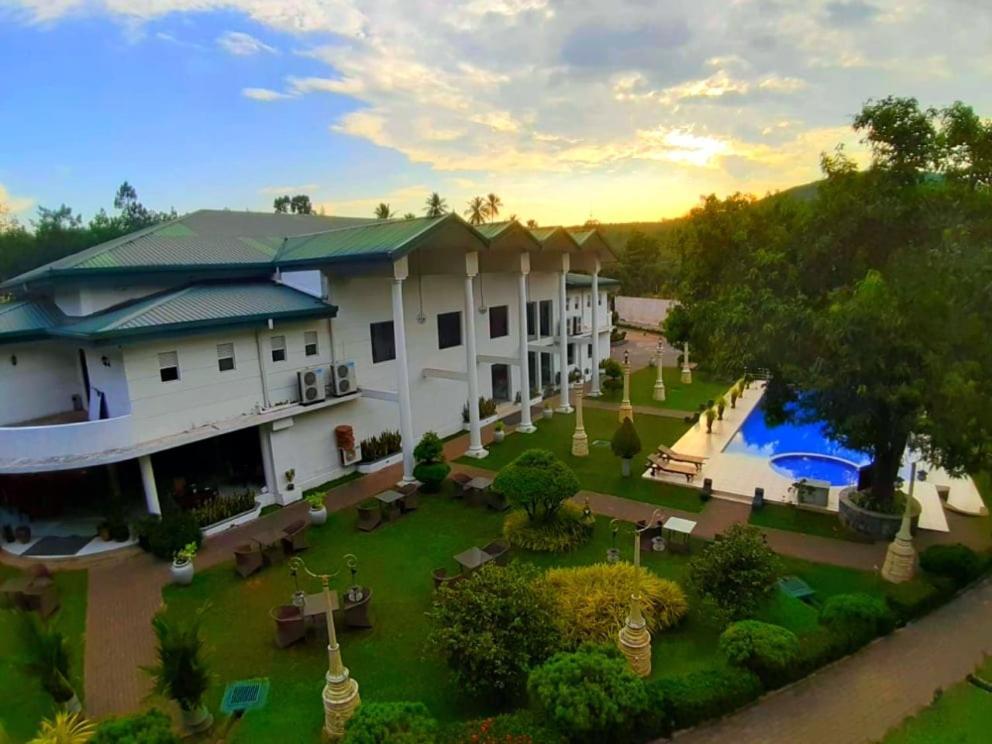 Seethawaka Regency Avissawella Exterior photo